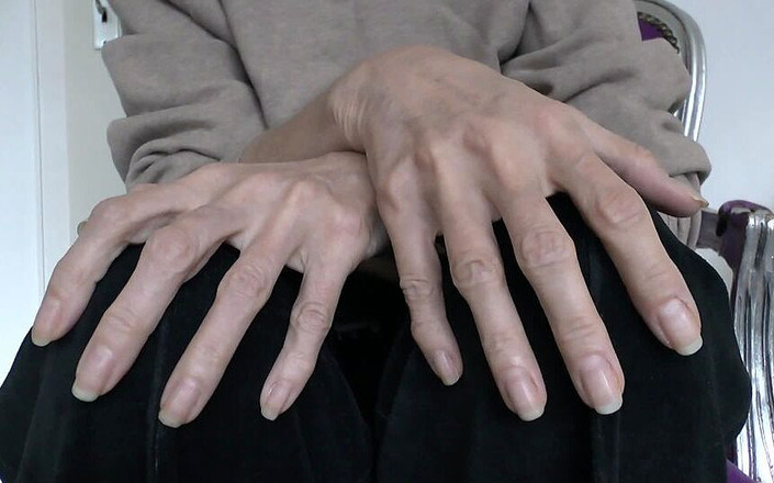 Lady Victoria Valente: Schöne schöne hände