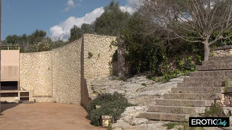 MILFFreaksX: Üvey baba ve üvey oğlu üvey kız kardeşini paylaşıyor