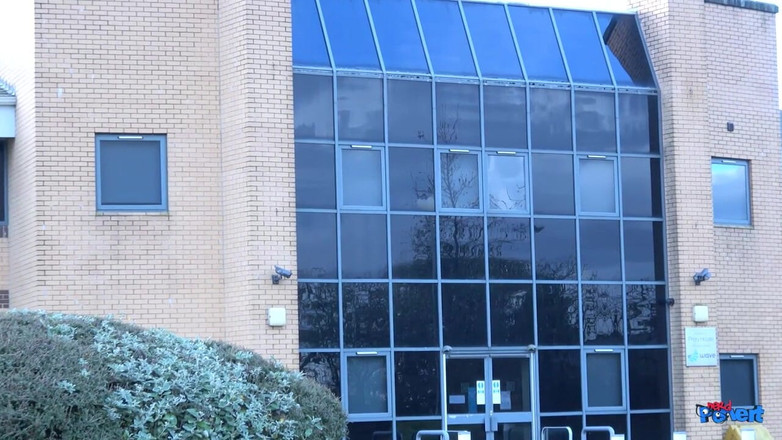 Nerd Pervert: ナディア・ラブ - ティーン・ファック・バッグ