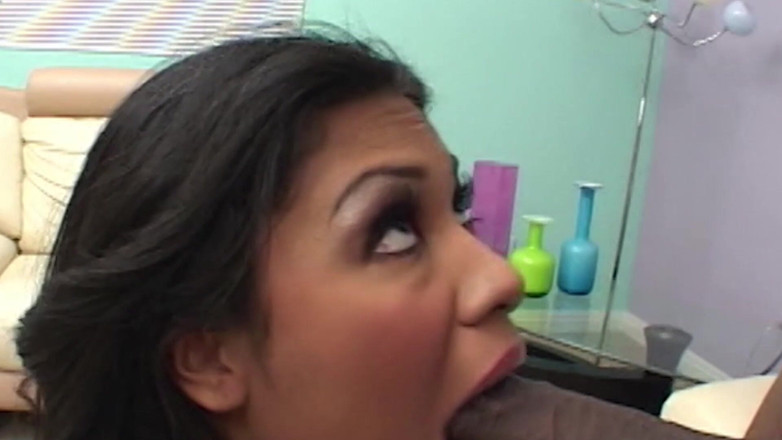 Bananas with Melons: Culi giocosi scena 2: la sexy latina con un gran culo...