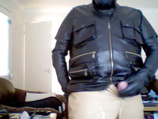 Leatherman63: Cumming on my leather