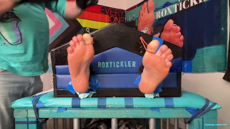 Ticklish Chubs: 毛深いライアンがくすぐられる