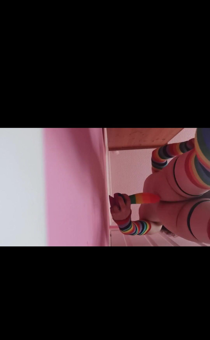 Rainbow Femboy: Ricevi ancora una sborrata