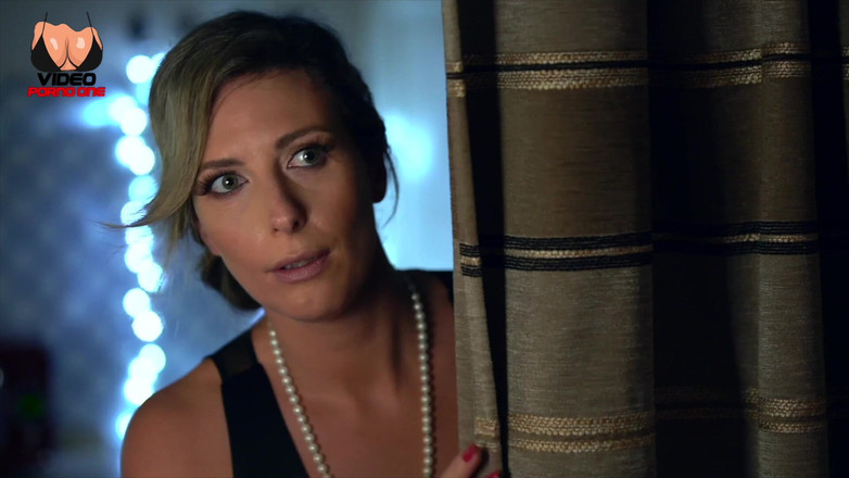 Video Porno One: Dia mendapat pantatnya kacau keras di dapur pada Malam Natal!