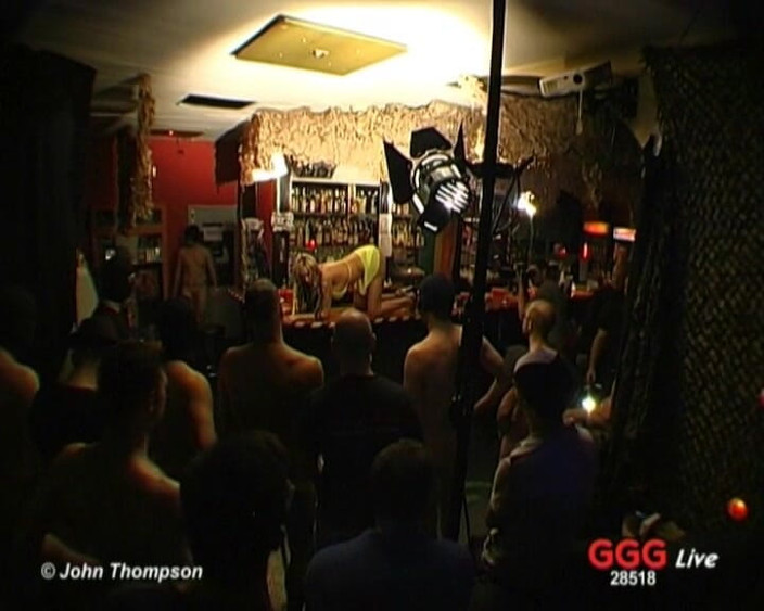 GGG John Thompson OLD STYLE: Ggg - सुनहरे बालों वाली धमाकेदार Sandra Star की जंगली बार पार्टी में सामूहिक चुदाई होती है - उसे यह सब लेते हुए देखें!