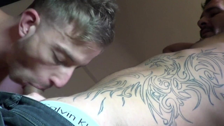 USED BAREBACK BY PORNSTARS HUGE COCK: Blond twink James Silver zerżnięta na surowo przez Flo