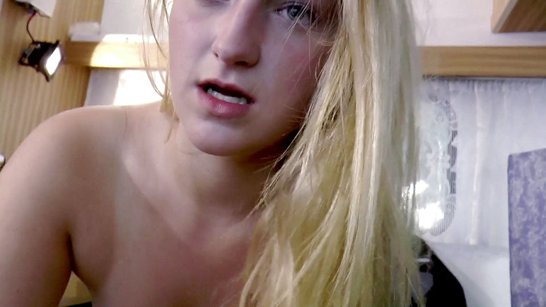 MMV Hardcore XXX: 큰 엉덩이 금발과 입에 사정하는 차에서 섹스