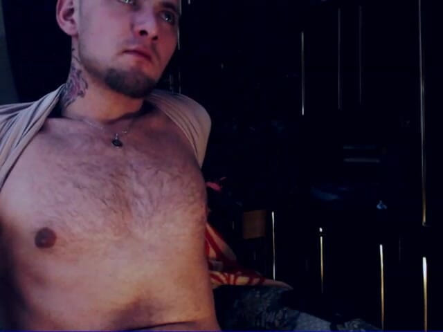 Eddie Star: 乳首で遊ぶと硬くなる