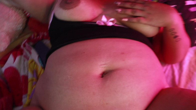 Lexly_16: Bạn trai của bạn tôi giúp tôi thủ dâm và đụ âm...