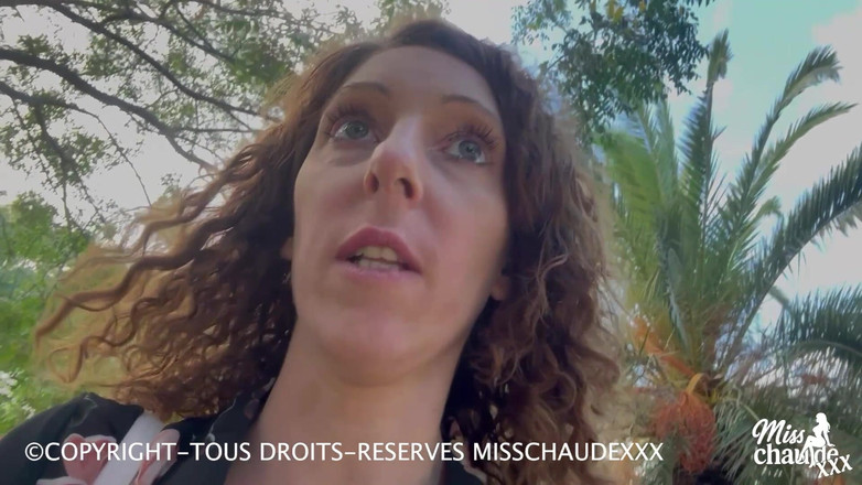 Misschaudexxx: Misschaudexxx, cieszę się na ławce