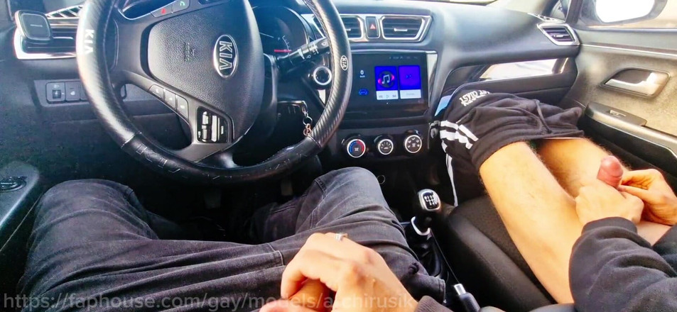 ArchiRusik: Seorang pria di jalan tol masuk ke dalam mobilku, dan...