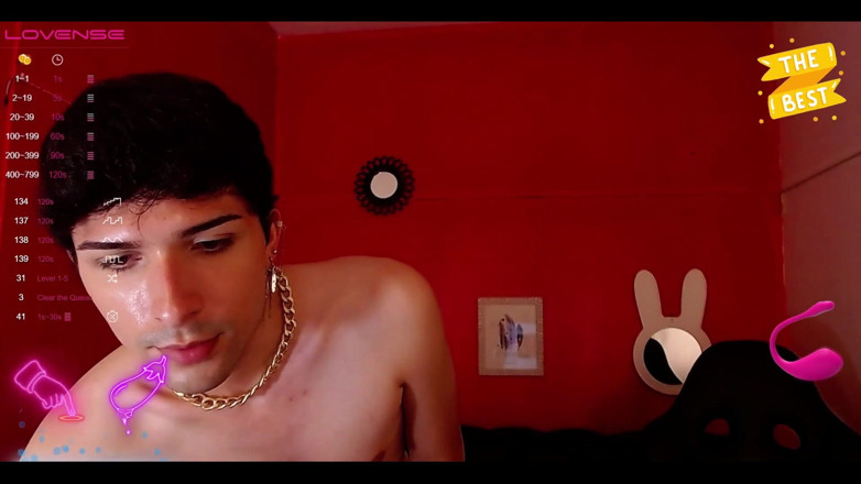 Diego_latinboy: Twink herkesin içinde mastürbasyon yapıyor