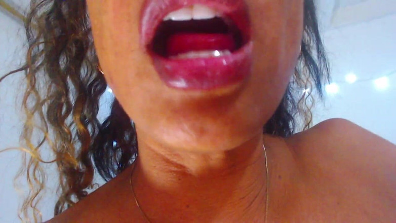 Alexaqueen: Alexaqueen mengongkek pepek dan pantat dengan mainan dan jari!