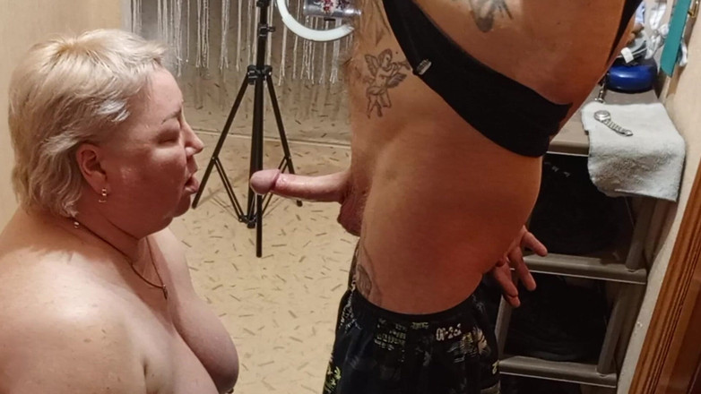 Zona901: The Neighbor chupa meu pau por um longo tempo, lambe...