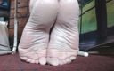 TLC 1992: Extreme wrinkled soles closeup dry