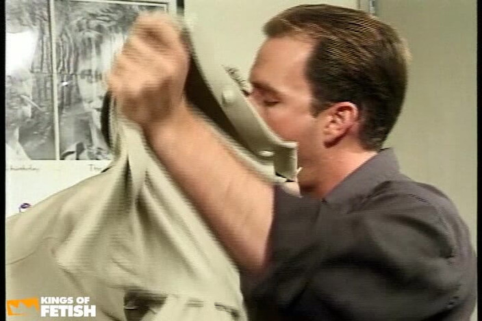 Gay Diaries: 饥渴的家伙在订婚前给他的伴侣吹箫并骑乘大鸡巴