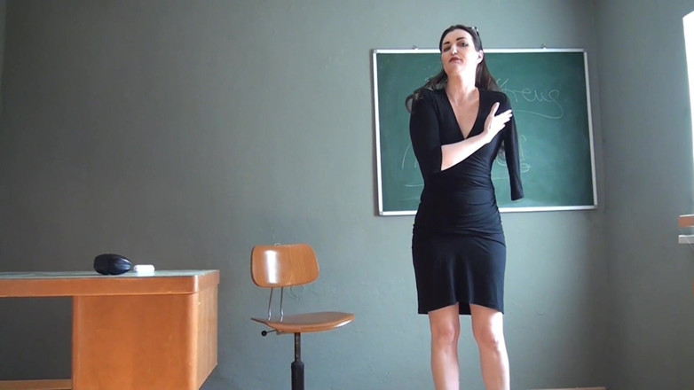 Mary Amputee Pretender: Real Estate Professional Who Appears to Be an Arm Amputee