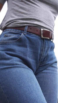 MILF Teasing Her Big Cameltoe in Blue Jeans Outdoors