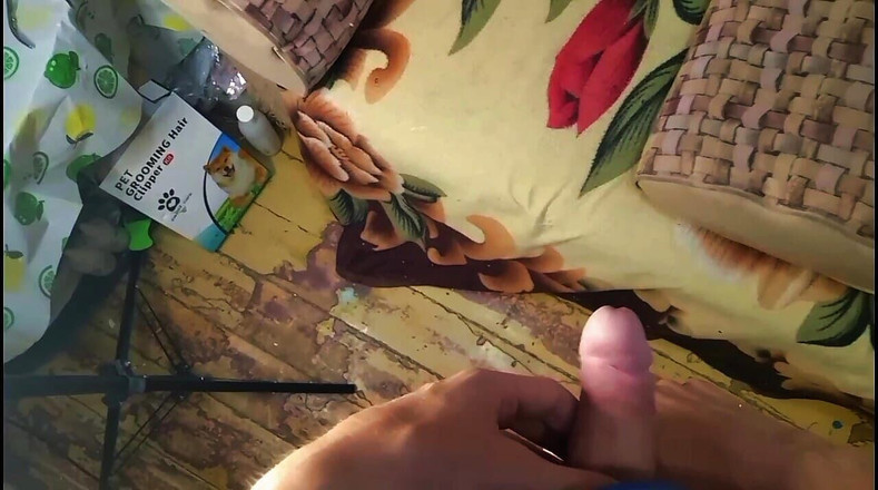 Fish Cam: Mladý chlap šuká polštář a sperma šťavnaté