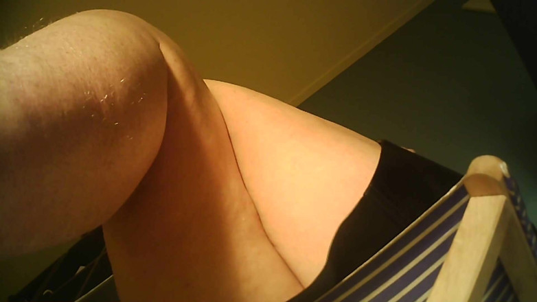 MisS Angel: Extreme calf jiggle from down under