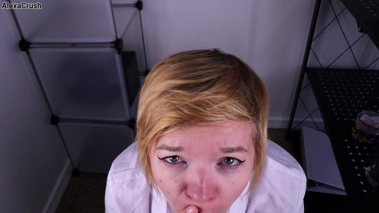 AlexaCrush: Erwischt im wohnzimmer, pOV-blowjob