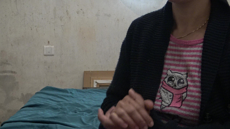 Stepmom Susan: Madrastra pervertida le da una paja a su hijastro virgen...