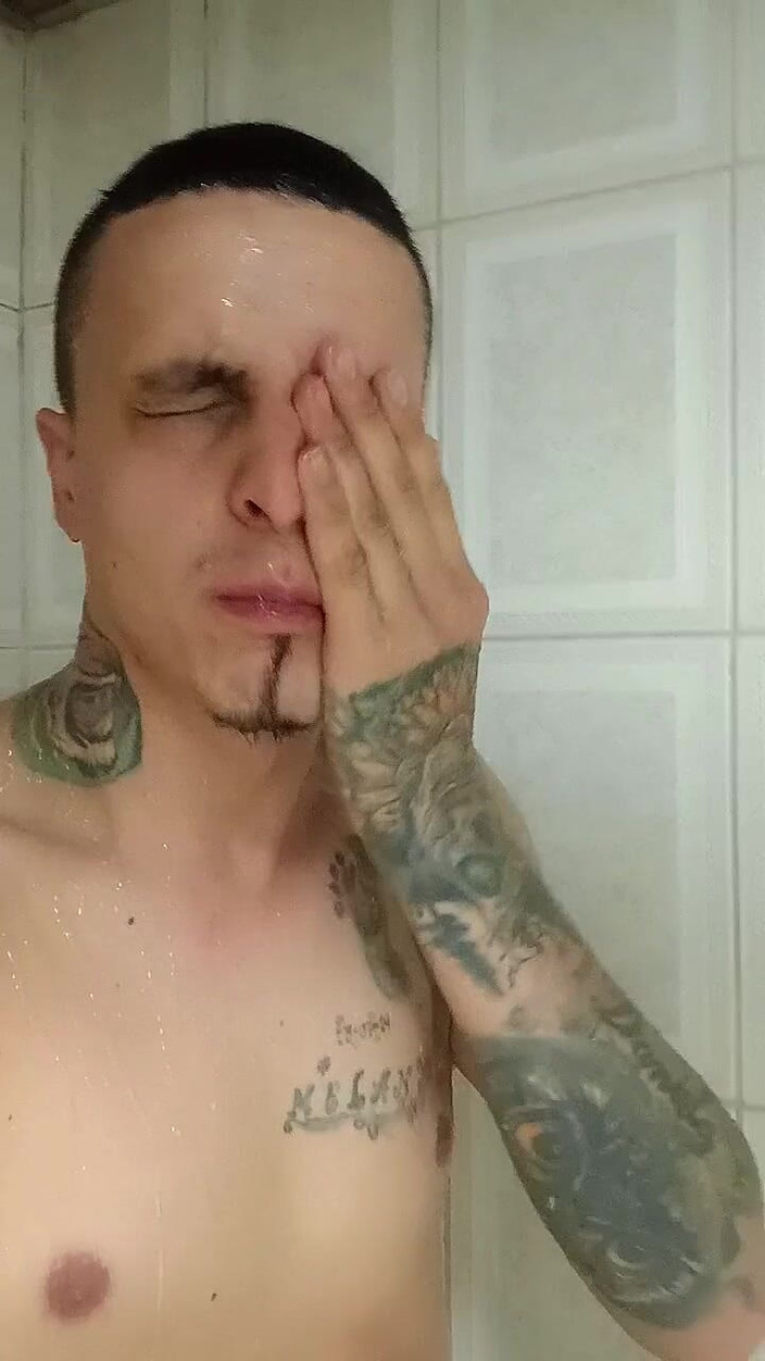 Alexgarcia: シャワーを浴びるのを手伝ってくれる人