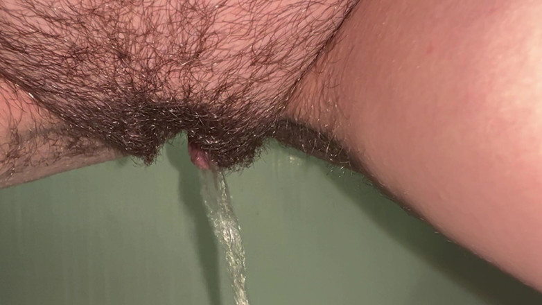 LolaLola: Teen Pees Beautifully