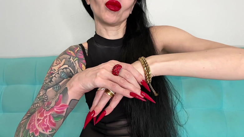 Julia domaina: Fetiche por pulseras y mis manos con dedos largos y...