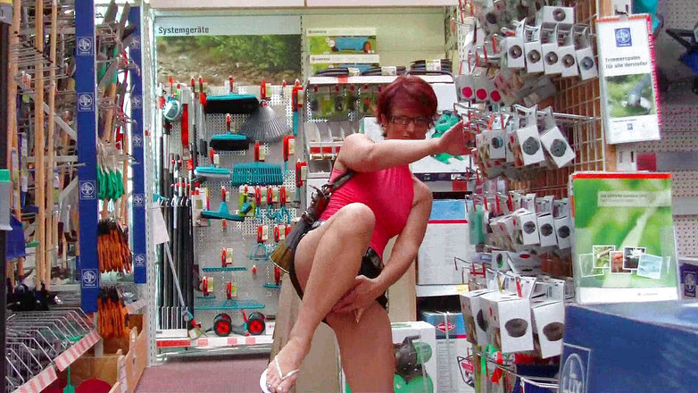 Popp Sylvie: Venkovní polykání spermatu s Popp Sylvie