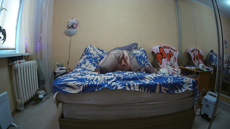 Zona901: Macecha s velkým zadkem masturbuje velkou kundičku a stříká každý...