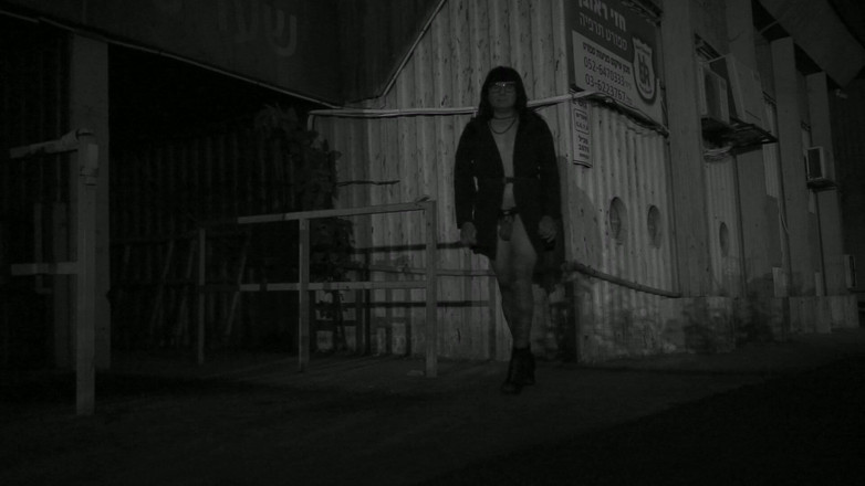 Voyager: Crossdresser Super Seksi