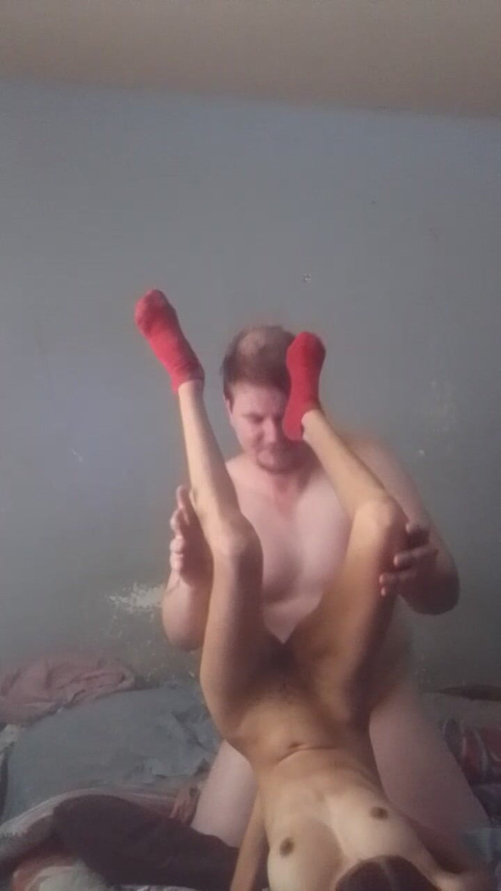 hothouse18xxx: Un Vieux Mange La Chatte D’une Petite De 18 Ans Et...