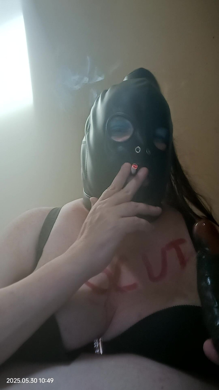 Stephanie-Nicole-TV: BbW TV fuma e gioca con un dildo