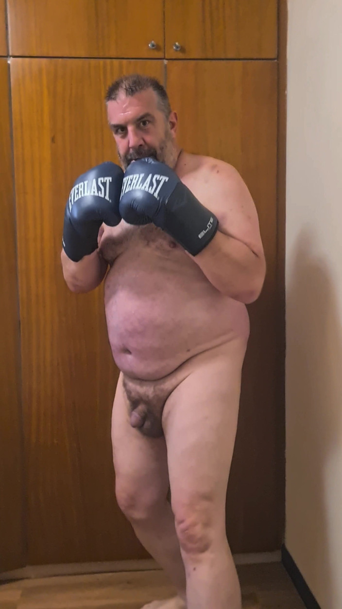 Punchbagplz: Silver Stepdaddy Boxer - POV Shadowboxing Naked