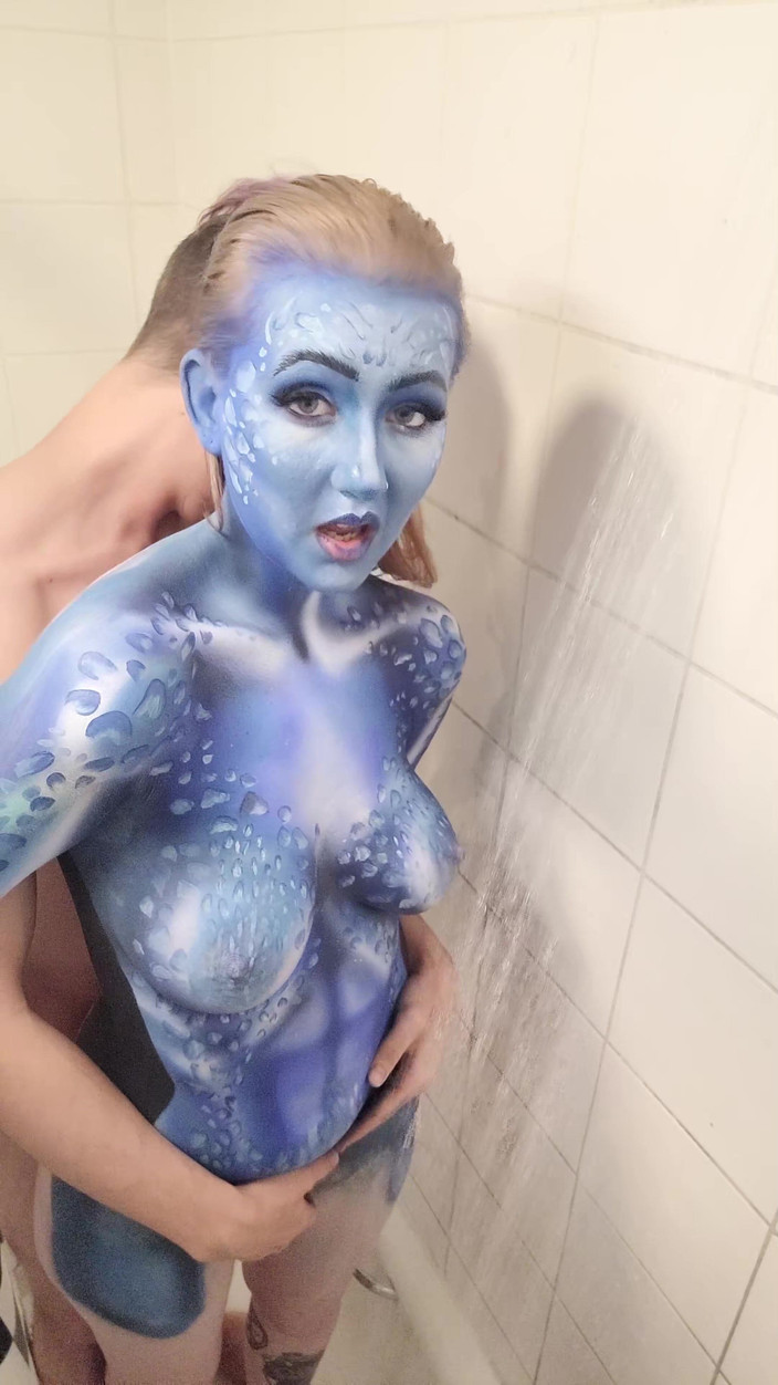 Em Yang: X-men mystique vücut boyası duş alma ve sikiş