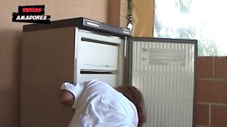 Amateurs videos: Moja żona ssie swojego kochanka na farmie