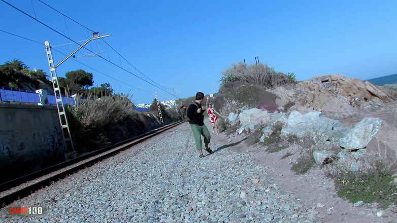 MMM100: Anal pirang Prancis panas oleh kontol besar di pantai