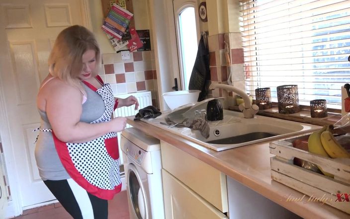 Aunt Judy's XXX: TanteJudysxxx - je bbw-vrouw Megan zuigt je pik in de keuken...