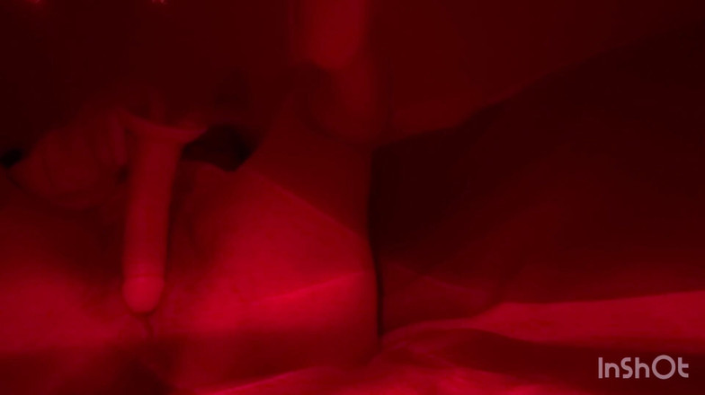 KapkanAruniCouple: Malá nevlastní sestra si připravuje kundičku.