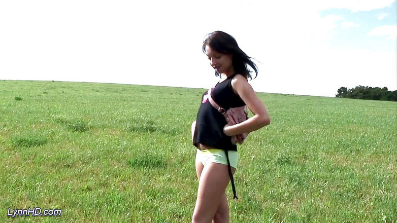 Goldwin pass: 야외 보지 핑거링하는 달콤한 독일 십대