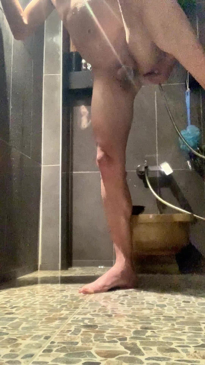 cd_aysemmm: 肛門から精液が溢れ出ている