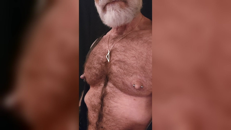 MusclesCigarsFFPig: Pipedad Is a Nipple Pig