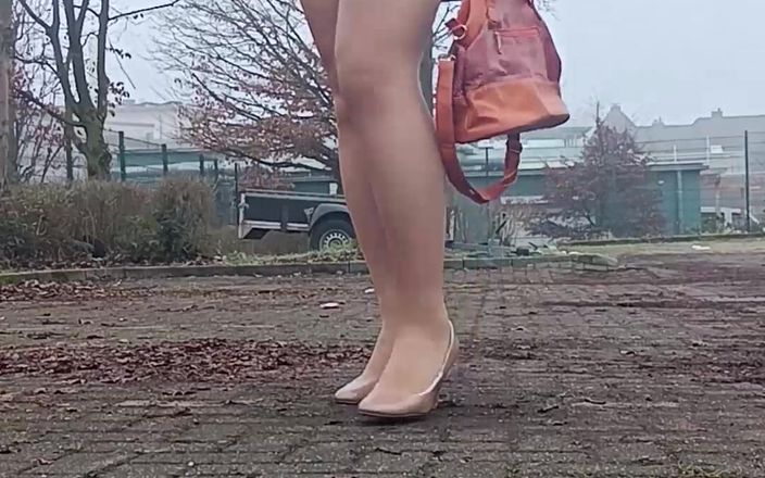 Nelly_Honey: Aku lagi asik nyetir sama pacarku untuk merekam video penggemarku...