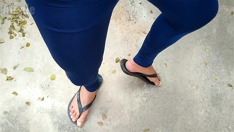 Ale Ale: Bộ đồ spandex màu xanh