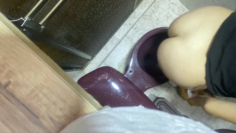 MiaSaintLove: Une caméra filme l’amie de ma demi-sœur dans la salle...