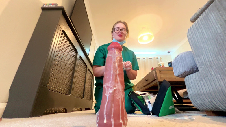 JessieHH: L'infermiera ti prosciuga il cazzo dopo troppe pillole erezione