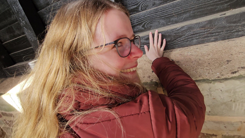 Bikergirl_97: Erster Outdoorfick Des Jahres an Burgruine