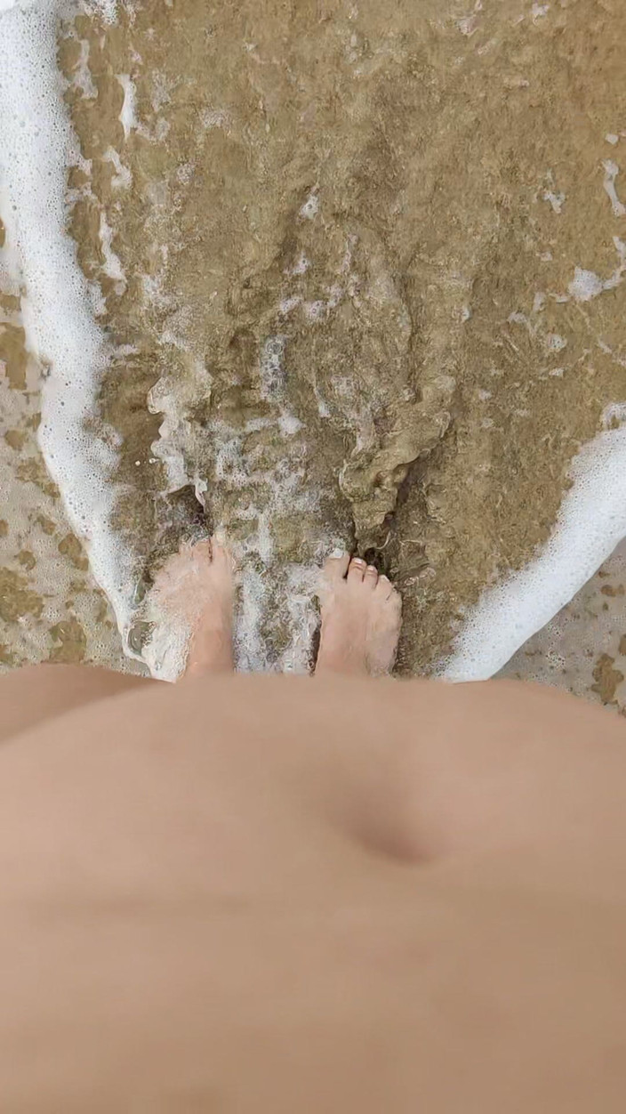 Foot Files: I Walk on the Waves in the Sea Surf - フットファイル