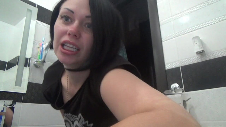 Goddess Misha Goldy: Guy loses towel in front of me SPH